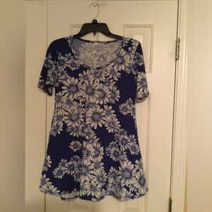 Lularoe NWOT XXS Blue & White Daisy/Floral Perfect T Tunic Top